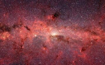 В ядре Млечного Пути происходит что-то непонятное —  в этом замешана новая форма тёмной материи, решили учёные