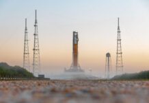 Трамп предложил закрыть текущую программу освоения Луны, но прежде утереть нос Китаю