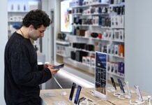 iPhone 16 Pro Max снова подешевел в России