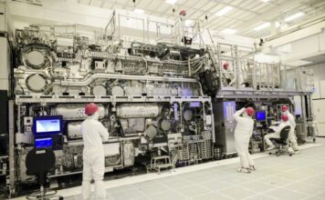 Intel уже установила у себя первую самую современную машину ASML для EUV-литографии с высокой числовой апертурой