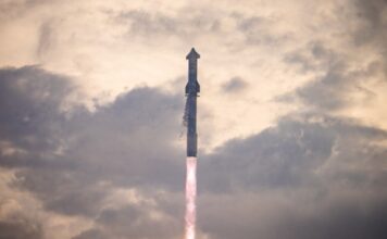 SpaceX Starship выполнил первый успешный полёт в космос, но в самом конце корабль потеряли