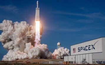 По заказу американской разведки SpaceX формирует сеть из сотен спутников-шпионов