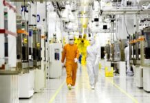 Samsung переводит тысячи инженеров в свой центр полупроводников следующего поколения, чтобы улучшить качество памяти HBM, по данным SBS