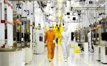 Samsung переводит тысячи инженеров в свой центр полупроводников следующего поколения, чтобы улучшить качество памяти HBM, по данным SBS