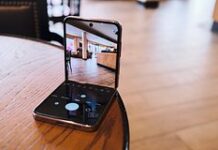 Предсказана популярность складных смартфонов