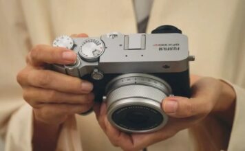 Не «Лейкой» единой: Fujifilm представила компактную среднеформатную камеру GFX100RF за $4900