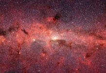 В ядре Млечного Пути происходит что-то непонятное — в этом замешана новая форма тёмной материи, решили учёные