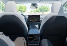 В Калифорнии роботакси Tesla превратятся в обычные, поскольку за рулём потребуется водитель