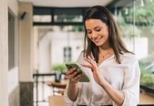 Названа главная проблема больших смартфонов