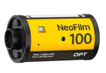 Это крошечная цифровая камера, выглядящая, как бобина фотоплёнки. Opt100 Neo Film весит всего 25 г