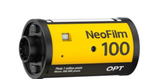 Это крошечная цифровая камера, выглядящая, как бобина фотоплёнки. Opt100 Neo Film весит всего 25 г