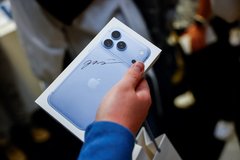 Владельцы новых iPhone услышали хлопки