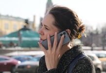 Уродливую деталь современных смартфонов объяснили