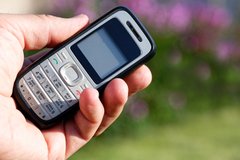 Названы причины купить кнопочный телефон
