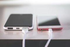 Назван предельный уровень заряда батареи смартфона